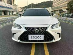 Lexus ES 200 Excellence Edition - ფოტო 2