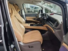 Denza D9 DM-i 970 AWD Flagship - ფოტო 13