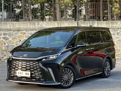 Lexus LM 500h Six-Seat Premium Edition - photo 1