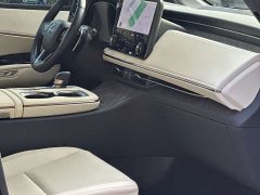 Lexus LM 500h Six-Seat Premium Edition - photo 7