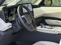 Lexus LM 500h Six-Seat Premium Edition - photo 9
