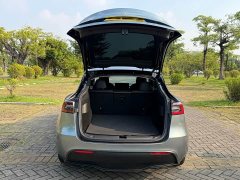 Tesla Model Y Rear-Wheel Drive - ფოტო 14