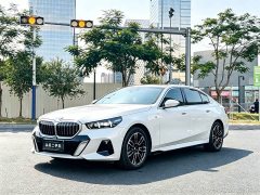 BMW 5 Series 525Li M Sport Package - ფოტო 1