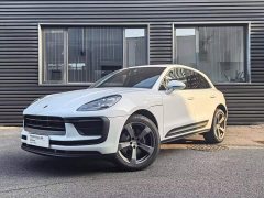 Porsche Macan 2.0T Aspiration - photo 1