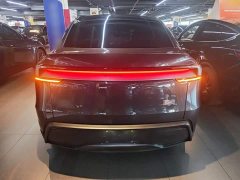 Tesla Model Y Rear-Wheel Drive - ფოტო 5