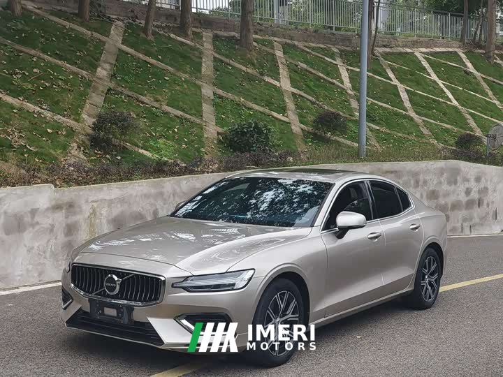 Volvo S60 B4 Smart Luxury Edition
