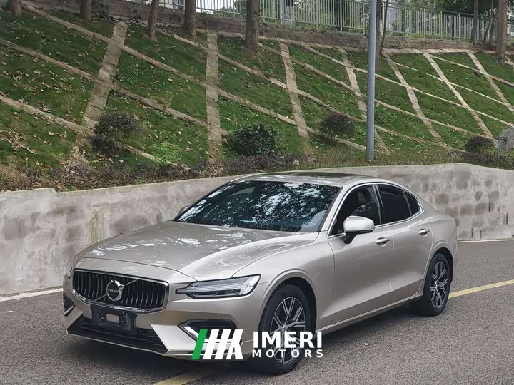 Volvo S60 B4 Smart Luxury Edition - ავტომობილი ჩინეთიდან