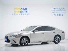 Lexus ES 200 Excellence Edition - ფოტო 1