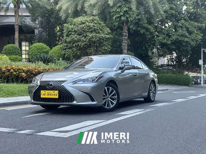 Lexus ES 300h Elite Edition National V Emission Standard