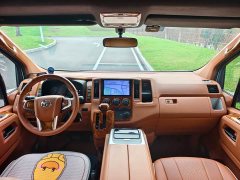 Toyota HIACE 3.5L Automatic 7-Seater - ფოტო 12