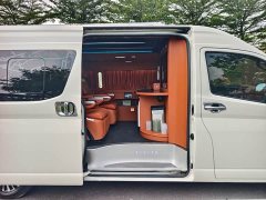 Toyota HIACE 3.5L Automatic 7-Seater - ფოტო 15