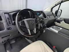 Toyota HIACE 3.5L Automatic 7-Seater - ფოტო 10