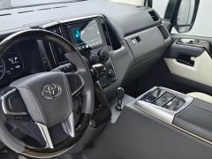 Toyota HIACE 3.5L Automatic 7-Seater - ფოტო 11