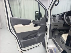 Toyota HIACE 3.5L Automatic 7-Seater - ფოტო 8