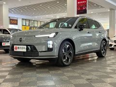 Volvo XC70 Plug-in Hybrid AWD Extended Range Core - ფოტო 1