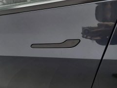 Tesla Model Y Rear-Wheel Drive - ფოტო 18