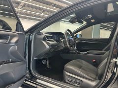 Toyota Camry Hybrid 2.0L HXS Sport Plus - фото 8