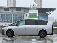Li Auto MEGA Home Family Edition - ფოტო 3