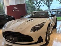 Aston Martin DB12 4.0T V8 Coupe - фото 1