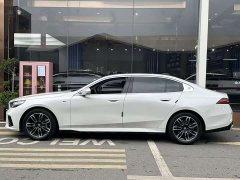 BMW 5 Series 530Li Premier M Sport Package - ფოტო 4
