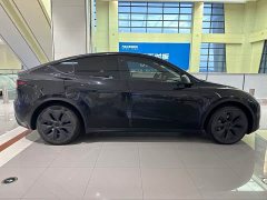 Tesla Model Y Rear-Wheel Drive - ფოტო 3