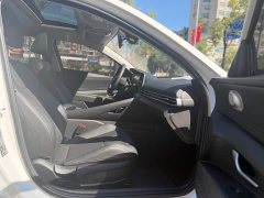 Hyundai Elantra 1.5L CVT Luxury - ფოტო 12