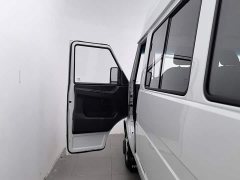 Iveco Daily 2.5T A35M1 Short Wheelbase Mid-Roof Dual Rear Wheels Side Sliding Door 5-9 Seater - фото 8