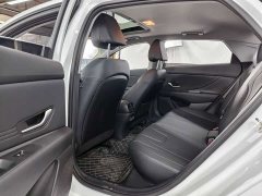 Hyundai Elantra 1.5L CVT GLX Elite - ფოტო 12