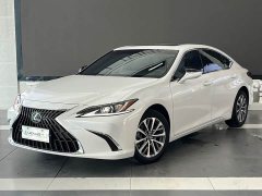 Lexus ES 200 Excellence Edition - ფოტო 1