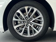 Lexus ES 200 Excellence Edition - ფოტო 17