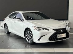 Lexus ES 200 Excellence Edition - ფოტო 2