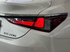 Lexus ES 200 Excellence Edition - ფოტო 20