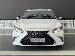 Lexus ES 200 Excellence Edition - ფოტო 3