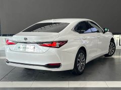 Lexus ES 200 Excellence Edition - ფოტო 4