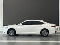 Lexus ES 200 Excellence Edition - ფოტო 7