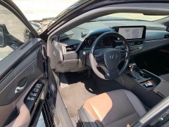 Lexus ES 300h Excellence Edition - ფოტო 2