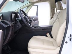 Toyota Vellfire Crown Hybrid 2.5L Executive Premier Edition - photo 2