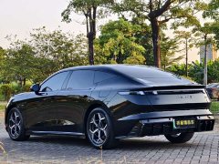 Lynk & Co 10 240 AWD Ultra H5 - фото 14