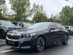 BMW 5 Series 530Li Luxury M Sport Package - фото 1