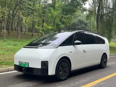 Li Auto MEGA Home Family Edition - ფოტო 1