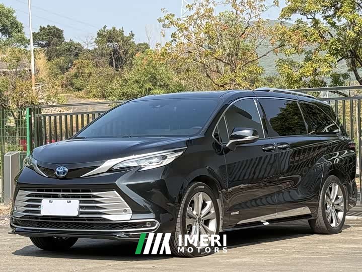 Toyota Sienna 2.5L Hybrid Platinum Edition - car from China
