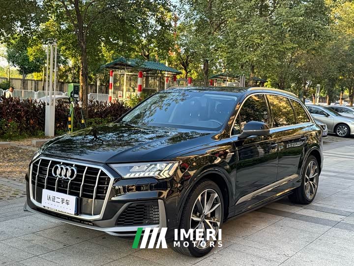 Audi Q7 55 TFSI quattro S line Sport - автомобиль из Китая