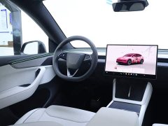 Tesla Model Y L Long Range All-Wheel Drive - ფოტო 14