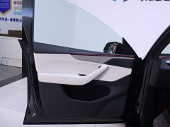 Tesla Model Y L Long Range All-Wheel Drive - ფოტო 18