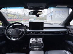 Lincoln Explorer 2.0T AWD Elite - ფოტო 8