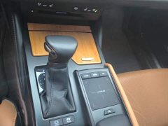 Lexus ES 300h Premium Edition - фото 16