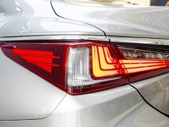 Lexus ES 200 Luxury - фото 9