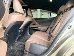 Lexus ES 200 Excellence Edition - ფოტო 9