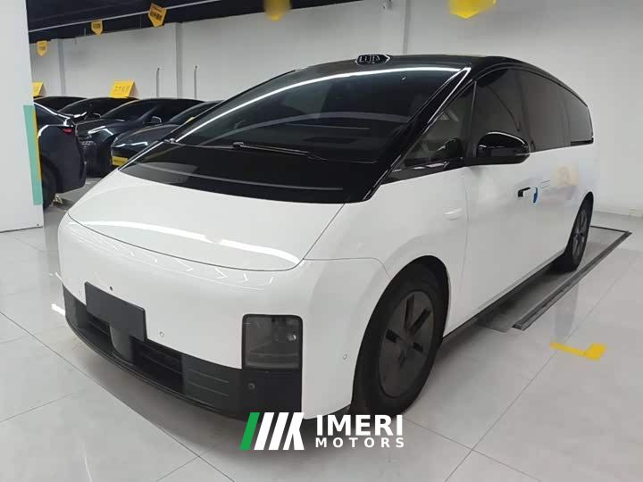 Li Auto MEGA Home Family Edition