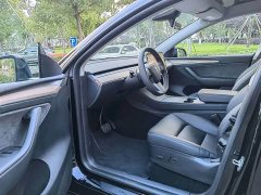 Tesla Model Y Rear-Wheel Drive - ფოტო 4